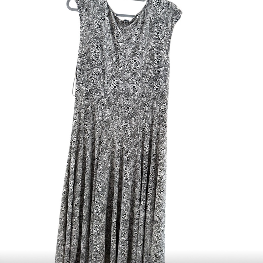 Chic Gray Patterned Midi Dress - image 3